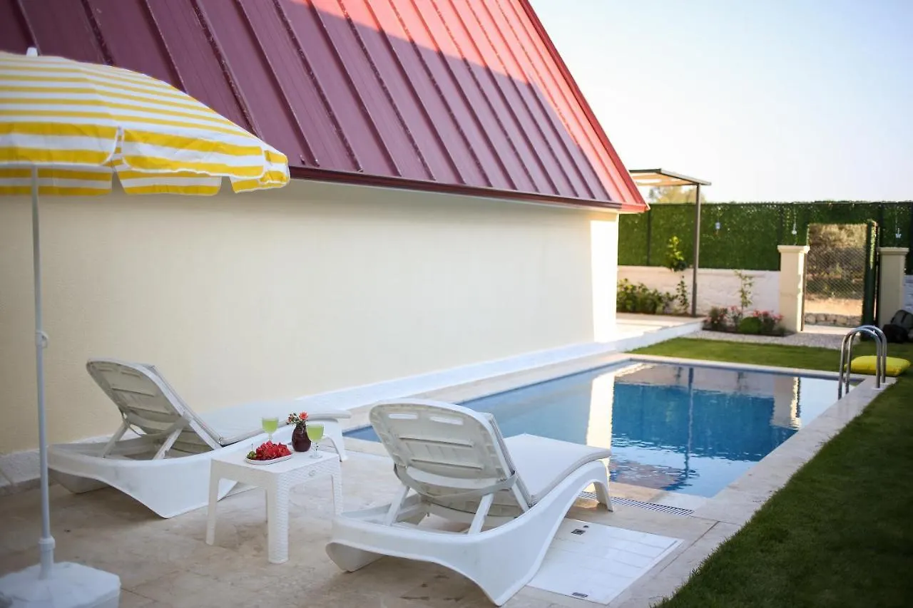 Vega Villalari Fethiye 0*,